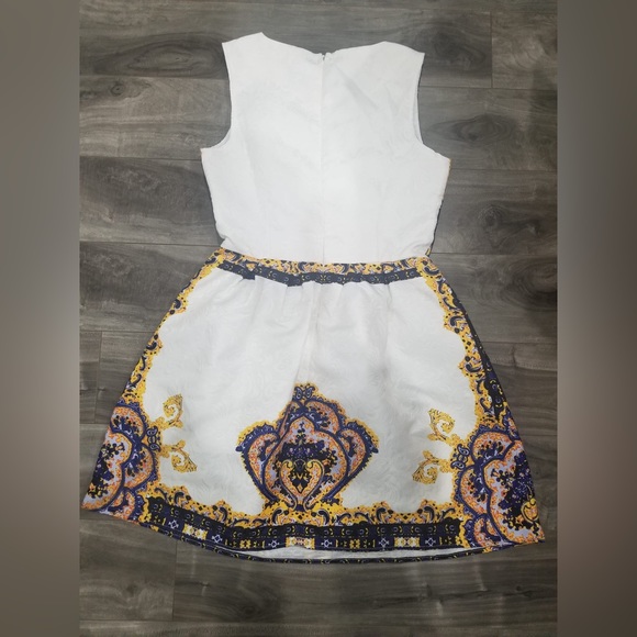 New white beautiful print dress - Picture 2 of 2